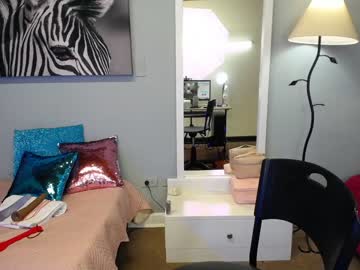 Teen figering roommate pussy